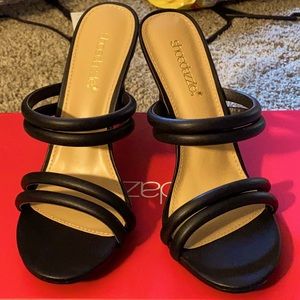 NWT! Shoedazzle Shakala Sandals, Black, Size 7.5